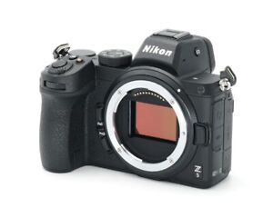 Nikon Z5 case like new, approx. 5550 shutter release, in original box #27719**