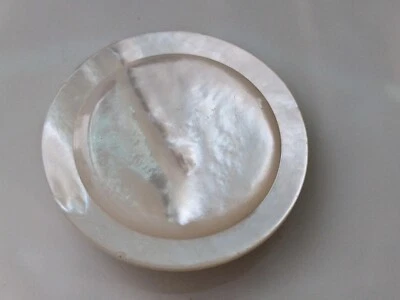 wunderschöner, großer Perlmuttknopf  weiß mit Öse 38mm - Bild 1 von 3