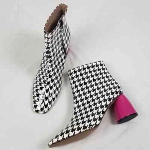 Betsey Johnson Women's Regie Bootie Black/White with Pink Heel - Picture 1 of 14