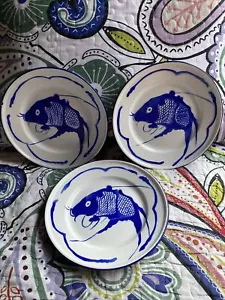 3 Piatti da Campeggio VINTAGE 8,5” Cinese Bianco Blu Cobalto Koi Pesce Smaltati - Foto 1 di 24