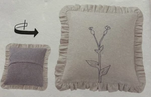 Neu IKEA AKERNEJLIKA Kissenbezug beige/Stickerei 20x20" Rüschen Blumen blau - Bild 1 von 9