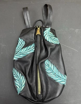 Кожаный рюкзак Aimee Kestenberg Iconic Havana с вышивкой листьями на заказ б/у в отличном состоянии - Изображение 1 из 4