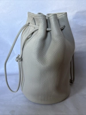 Bolso tipo cubo Coach 4905 Sonoma pequeño de cuero granulado con cordón beige topo de colección Foto 1 de 4