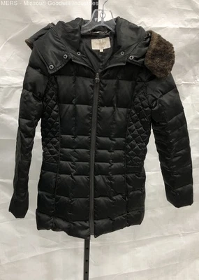 Casaco acolchoado preto feminino Laundry com capuz de pele sintética - Tamanho pequeno - Imagem 1 de 4