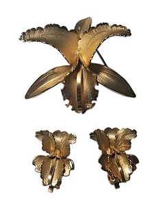 Vintage Giovanni Signed Goldtone Leaf Pin Brooch + Matching Clip On Earrings - Picture 1 of 6