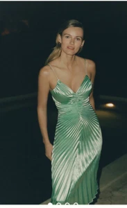 Anthropologie Delfi Kollektiv V-Ausschnitt plissiertes Midi-Kleid Größe Medium - Bild 1 von 4