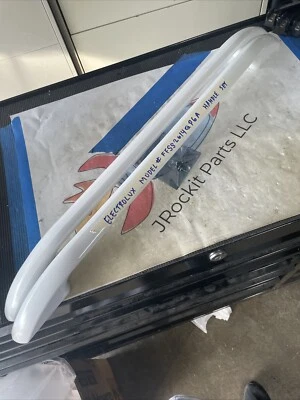 Juego de mangos Electrolux modelo FFSS2614QP6A blanco con herrajes Foto 1 de 3