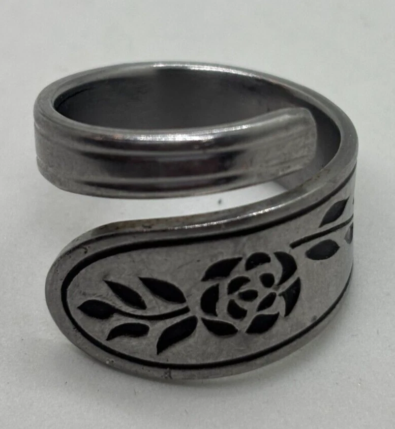 Cuchara Anillo Acero Inoxidable Floral Patrón Rosa Talla 10.5 Vintage Foto 1 de 4