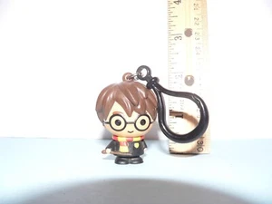 Harry Potter w/ Hogwarts Scarf Keychain - Backpack Bag Clip - Daniel Radcliffe - Picture 1 of 3