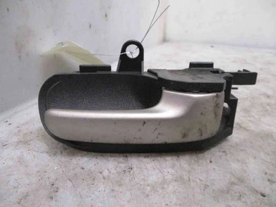 Poignee interieur porte arriere droit Toyota YARIS I 692050D030B2 - Photo 1/2