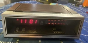 Vintage General Electric GE Alarm Clock Radio AM/FM Model 7-4650K All Working - Picture 1 of 13