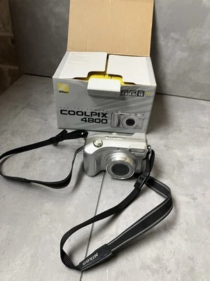 Nikon Coolpix 4800 ED Bundle 8.3x Zoom 4MP Digital Camera Photo UNTESTED - Image 1 of 4