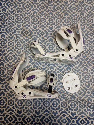 Fijaciones de snowboard medianas Drake Queen para damas 2x4 4x4 Burton 3D EST Compat blancas Foto 1 de 4