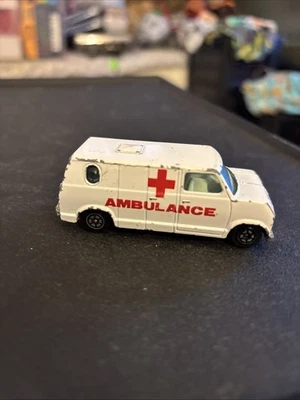 Coche diecast de juguete ambulancia Ford Econoline años 70 Yat Ming Foto 1 de 4