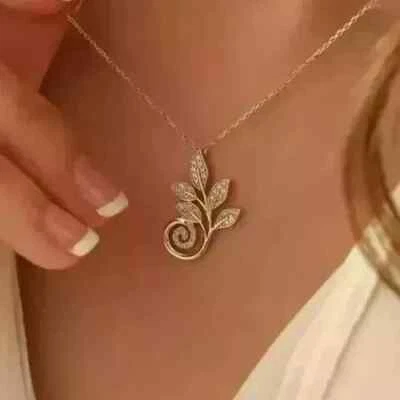 Atractivo colgante de hoja de diamante simulado de corte redondo de 2 quilates enchapado en oro amarillo de 14 k Foto 1 de 4