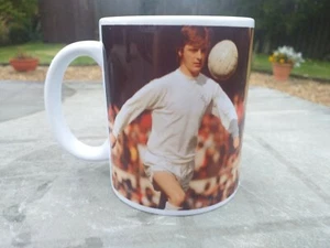 Tazza omaggio Allan Clarke Leeds United Cult Hero 11 oz regalo compleanno Natale - Foto 1 di 4