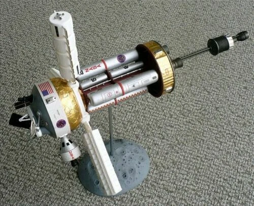 2011 discontinued 713 mpc 1/100 NASA Pilgrim Observer space model kit new in box - Image 1 of 1