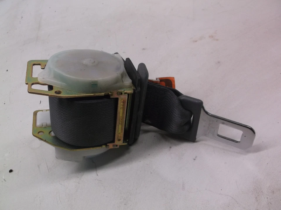 Серый натяжитель заднего среднего ремня безопасности в сборе для Mazda 6 2003-2008 годов выпуска от оригинального производителя NS512129 - Изображение 1 из 4