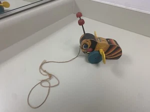 Juguete de madera vintage Fisher Price 325 abeja zumbido alas de abejorro década de 1960 - Imagen 1 de 8