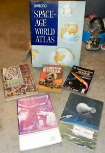 Vintage Space Books & Reference Lot Man in Space/Atlas/Man In Space Free Shipp - Picture 1 of 11