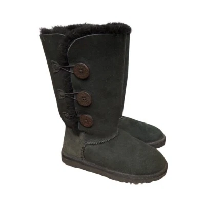 Botas altas de gamuza negras UGG Bailey Botón Triplete para mujer 1873 talla 5 Foto 1 de 4