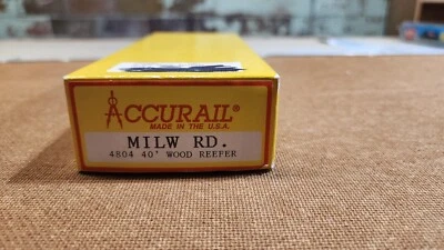 HO Scale Accurail 40' MILW Wood Ice Bunker Reefer U.R.T.X. 87290 - Image 1 of 4