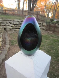 ROBERT EICKHOLT TRIPLE FOUNTAIN ART GLASS EGG PAPPER WEIGHT - IRIDESCENT COLORS - Picture 1 of 7