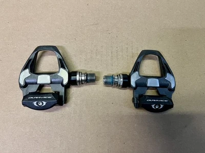 Pedais de eixo levemente usados Shimano Dura-Ace PD-R9100 SPD-SL +4mm de largura - Imagem 1 de 2