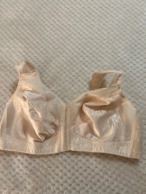 Playtex 4695 18 Hour Wireless Unlined Full Coverage Bra Size 44B Ivory  NWOT - Image 1 of 4