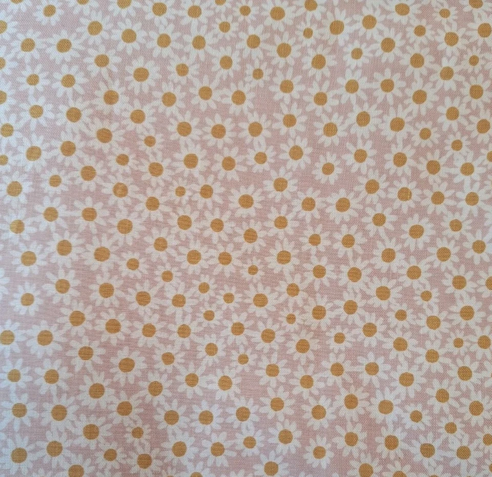 Riley Blake Daisies  Quilt Fabric - Pink - 1 Yard - New - Image 1 of 1