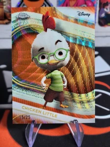 Chicken Little 2025 Topps Chrome Disney #20 Orange Wave Refractor 15/25 - Imagen 1 de 2