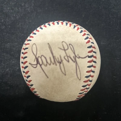 Sparky Lyle Firmado Autografiado Liga Atlántica Béisbol Rojo y Azul Foto 1 de 3