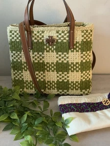 NEU MIT ETIKETT TORY BURCH BLAKE STROH BEUTELTASCHE/UMHÄNGETASCHE SALBEI & CREMEFARBEN - Bild 1 von 9