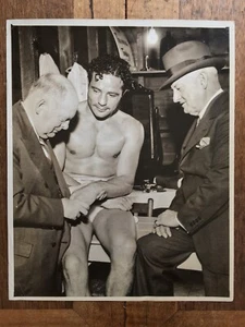 Max Baer v Joe Louis - 'Bad Hands' Examined 16 Sep 1935 w Gen John J. Phelan - Picture 1 of 2