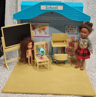 My Life as Mini School 玩具套件/手提箱和配件家具娃娃 2005 — 第 1/4 张图片