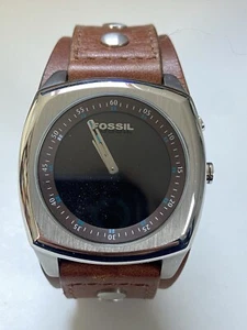 Abito uomo Fossil pelle marrone,quarzo,impermeabile necessita di batteria nuova - Foto 1 di 5