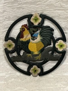 Vintage Gusseisen rustikaler Hahn 7" Untersetzer handbemalt -- 5294 - Bild 1 von 4