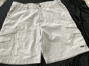 Cargo Shorts Sz 38 Light Khaki Perm Press - Picture 1 of 4