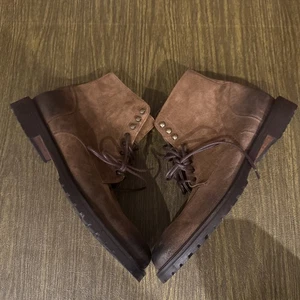 Bota Derby To Boot New York Henley Gamuza Talla 12M RTL $475 - Imagen 1 de 9