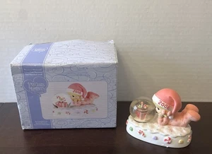 Precious Moments Ornamento 892024 Bebés Primera Navidad Niña Waterball 2008 - Imagen 1 de 13
