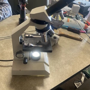 Sargent- Welch Lighted Microscope Model no. 138, BING1 - Picture 1 of 6