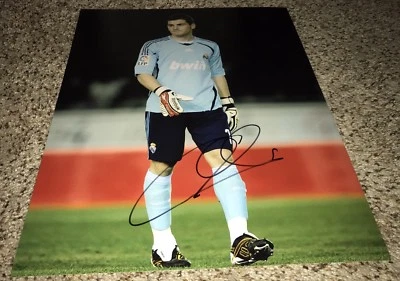 Foto de Espanha 11x14 assinada por Iker Casillas com prova  - Imagem 1 de 2