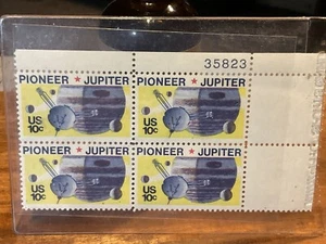 US Scott #1556, 1975 10 Cents: Pioneer 10 passing Jupiter, PB-4 - Picture 1 of 3