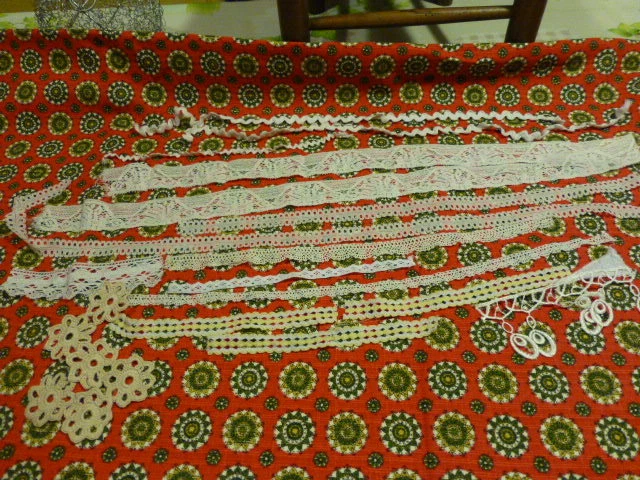 scrabooking?? créations?? gra lots varié  ,dentelles ,croquets ,étoiles crochet  - Photo 1/1