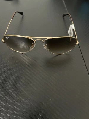 Gafas de sol Ray-Ban marco pulido Arista dorado aviador metal borde completo con lente Foto 1 de 3