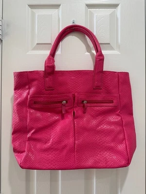 Bolso de Mano Grande Rosa Neiman Marcus Imitación Piel de Serpiente Foto 1 de 4