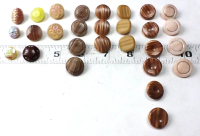 "28 tonos marrones checos antiguos algunos botones de vidrio redondos a juego 18 mm 11/16""" Foto 1 de 4