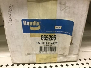 Bendix R-12 Relay Valve 065206 - Picture 1 of 4