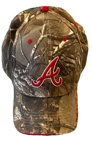 Berretto mimetico Atlanta Braves marca 47 merce originale scritta rossa - Foto 1 di 7