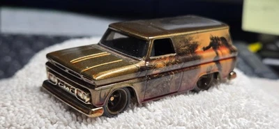 Camión con panel GMC Hot Wheels 1964 personalizado en bronce con pilotos reales Foto 1 de 4